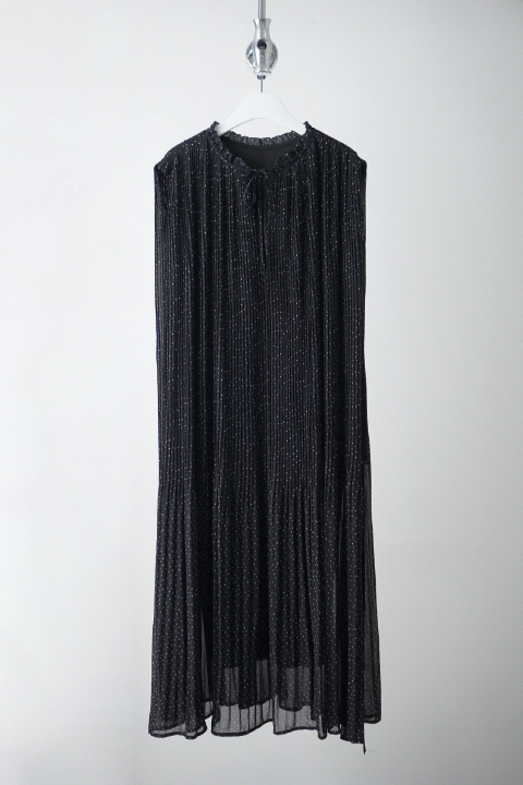 Couture Brooch belt pleats onepiece